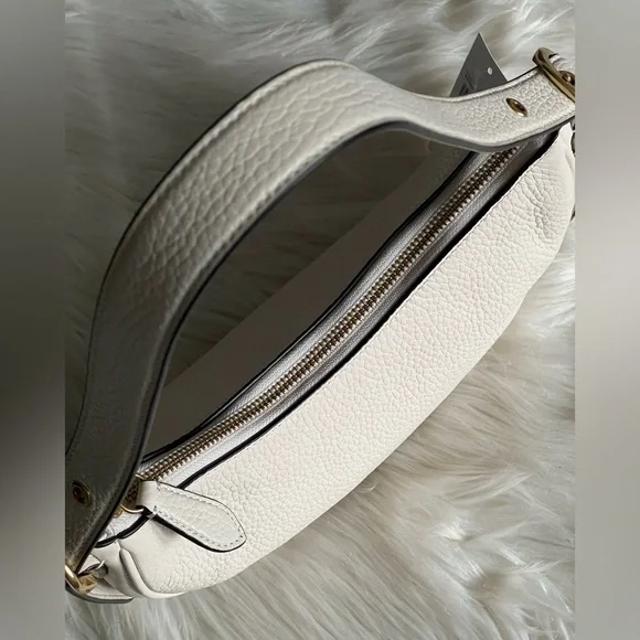 CC439 - Coach Luna Shoulder Bag - Picture 5 of 13